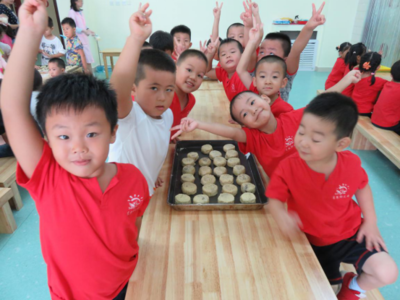 東營經(jīng)濟(jì)技術(shù)開發(fā)區(qū)東凱幼兒園開展&ldquo;做月餅,迎中秋&rdquo;活動