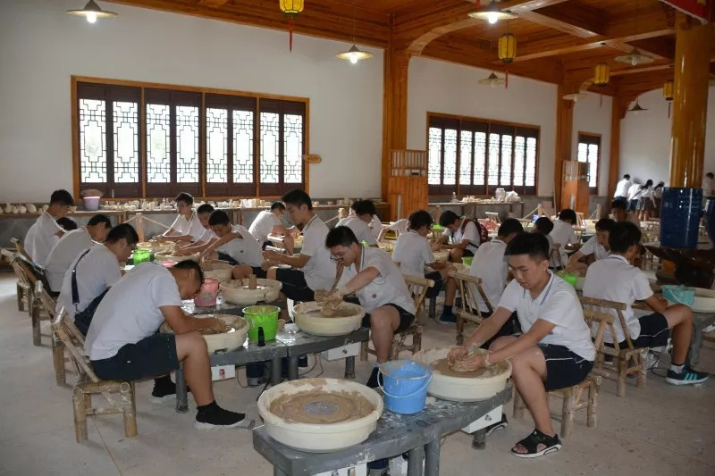 探秘瓷都文化,感悟千年文明--南昌一中教育集團(tuán)松柏校區(qū)赴景德鎮(zhèn)-陶瓷印象研學(xué)社會實踐活動